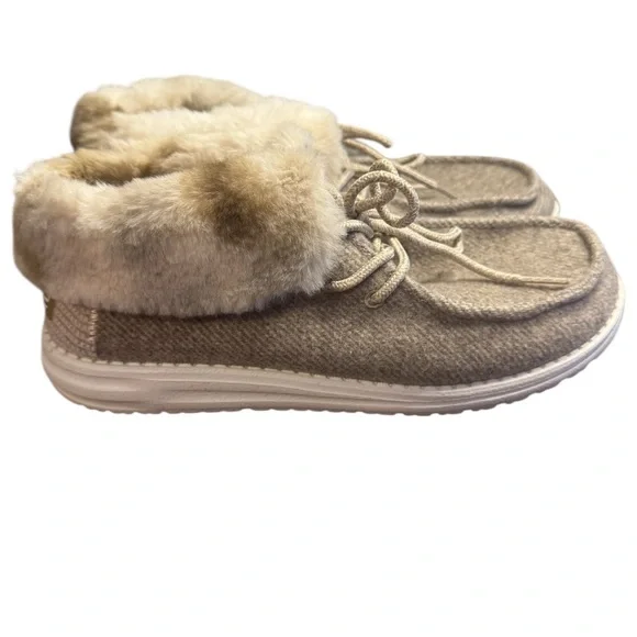 HeyDude size 9 women’s - excellent condition - Picture 2 of 5